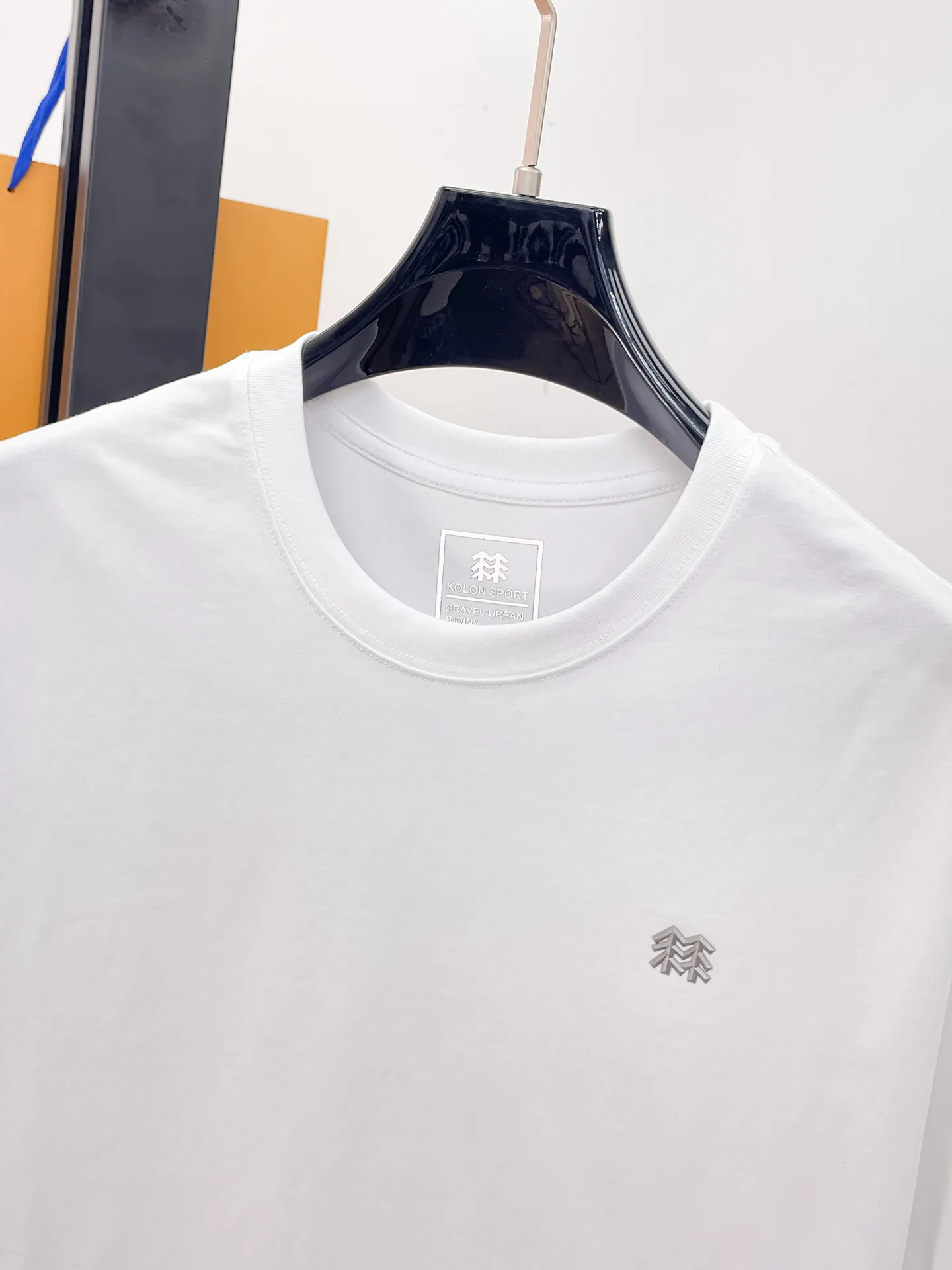Kolon's top products🐮2026 Spring and Summer New Arrival first counter, the latest New Arrival short-sleeved round neck T-shirt Premium customized design, avant-garde and fashionable! Brand logo heavy craftsmanship design Premium custom-made gram fabric. Soft to the touch. Comfortable to wear. Counter-level exquisite stitching. Fine workmanship. The upper body effect is incomparably handsome! A must-have item for a stylish man! Sizes:M-XXXL